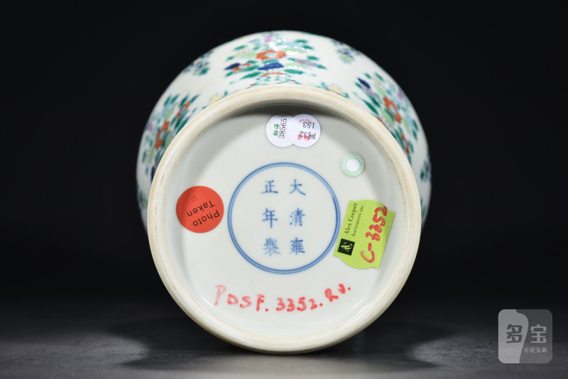 清雍正 斗彩花卉纹梅瓶 - 图6